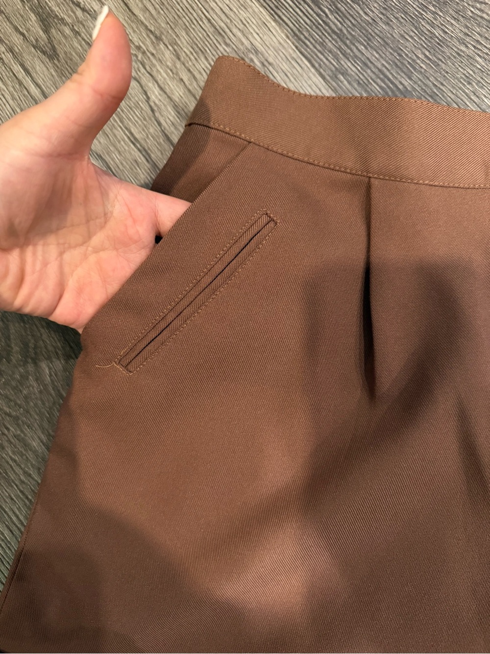 Tailored short in trendy brown color - Picture 4 of 6